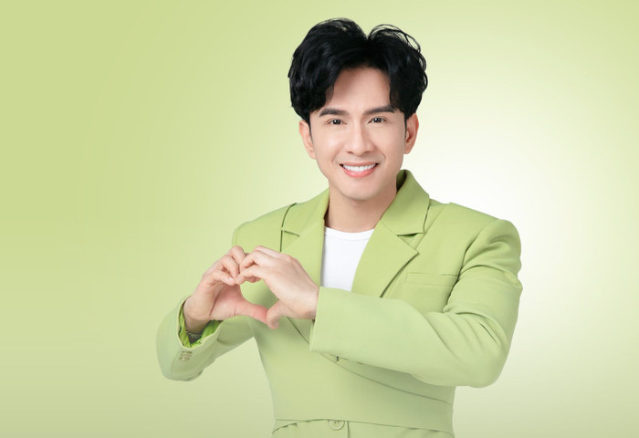 Theo dõi sản phẩm này, khán giả nhiều lần sởn gai ốc bởi chất giọng hùng hồn của Đan Trường khi hát tiếng Việt - tiếng Anh kết hợp cùng ca từ đầy ý nghĩa. 