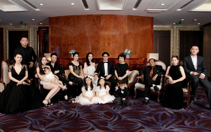 Ngô Thanh Vân khoe ảnh cưới đầy 'quyền lực' cùng đại gia đình, bày tỏ sự biết ơn tới từng thành viên Ảnh 2