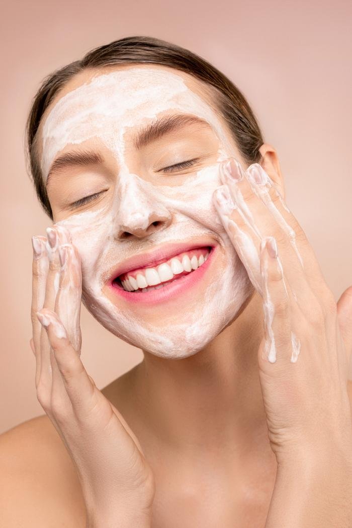 5 sai lầm skincare mùa hè khiến da nhờn dầu, nổi mụn Ảnh 4