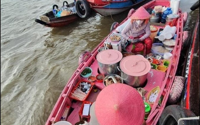 Chiếc ghe full hồng tại chợ nổi Cái Răng khiến 'fan bánh bèo' phát cuồng, háo hức chiêm ngưỡng tận mắt Ảnh 2