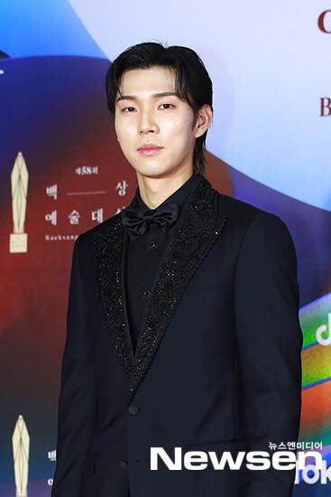 Thảm đỏ Baeksang 2022: Suzy chặt đẹp Kim Tae Ri - Kim Hye Soo ở sự kiện Ảnh 16