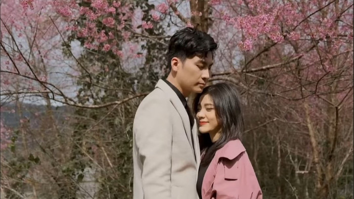 Phi Hùng khoe ảnh đang hạnh phúc bên bạn gái mới, khán giả dự đoán đây là bộ ảnh cưới mới của anh.