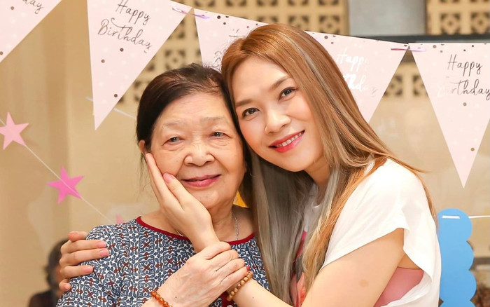 Đang livestream với fan ngon lành thì mẹ vào, phản ứng của Mỹ Tâm khiến dân tình đổ rần rần Ảnh 2