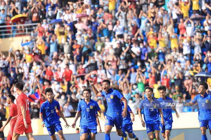 Dù dẫn trước 2-0 nhưng U23 Lào đã đánh rơi chiến thắng khi U23 Singapore gỡ hoà 2-2 ở phút bù giờ thứ 6.