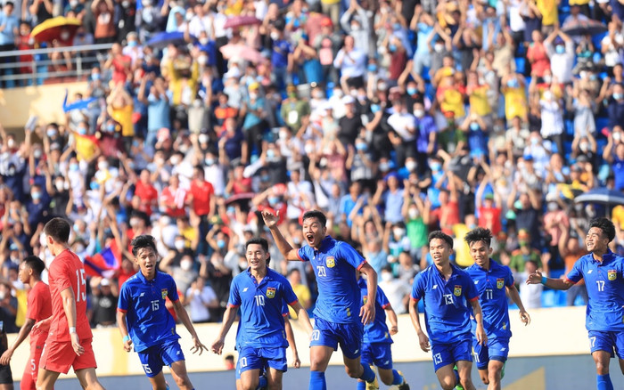 Tuyệt vời, người hâm mộ Việt Nam cổ vũ cuồng nhiệt cho U23 Lào! Ảnh 2