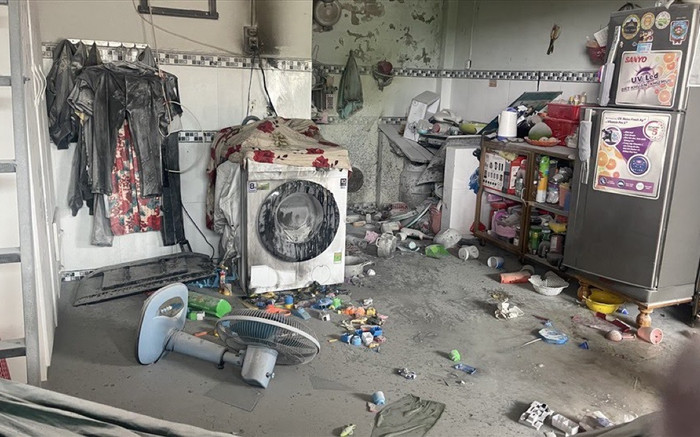 Nổ lớn tại phòng trọ khiến người đàn ông nguy kịch, 2 đứa trẻ la hét hoảng loạn Ảnh 2