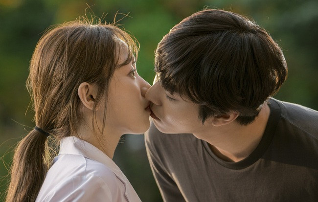 Lee Sung Kyung từng nổ rating cảnh hôn cùng Ahn Hyo Seop, nhưng với Kim Young Dae lại rất tệ hại Ảnh 1