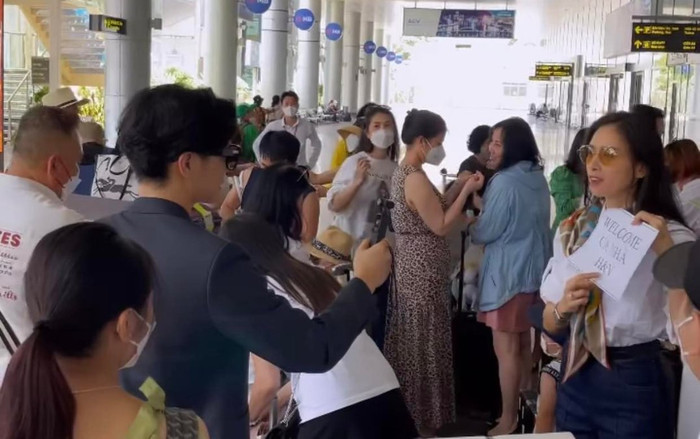 Ngô Thanh Vân và Huy Trần đích thân đón khách mời, còn phát 'cẩu lương' giữa sân bay Ảnh 2