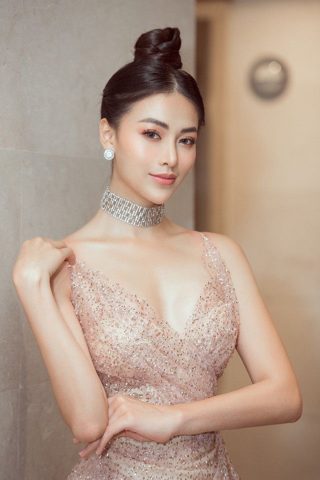 Vì sao Phương Khánh bày tỏ nét mặt 'sắc như dao cau khoét vào mỏm đá' tại Miss Universe Vietnam 2022? Ảnh 8