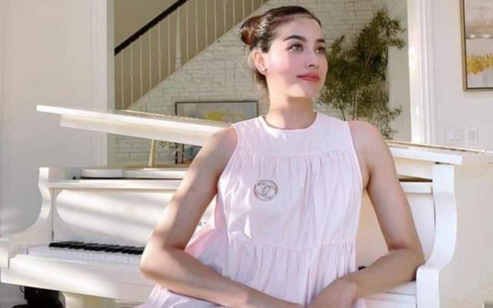 Diện váy rộng thùng thình, Phạm Hương dính phải nghi vấn mang thai lần thứ 3 Ảnh 2