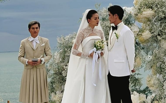 Ngô Thanh Vân nhìn Huy Trần đắm đuối trong lễ cưới, Nam Trung nổi bật với dresscode quần giả váy Ảnh 2