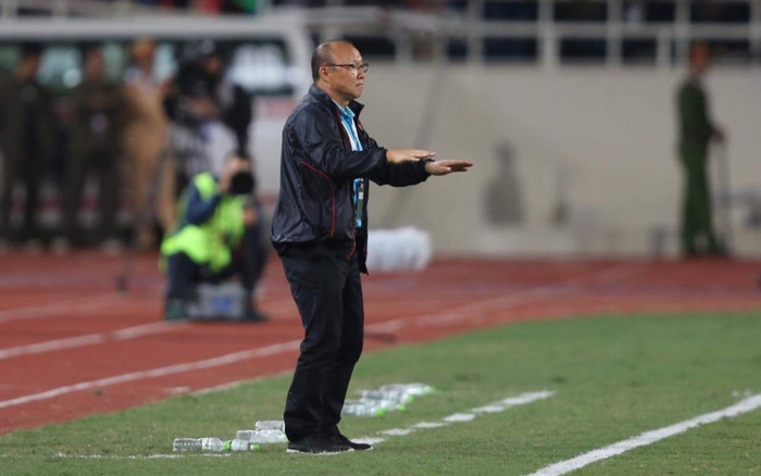 Ông Park lầm lũi đi vào một mình, 6 cầu thủ U23 Việt Nam ở lại tập sau trận hoà Philippines Ảnh 2