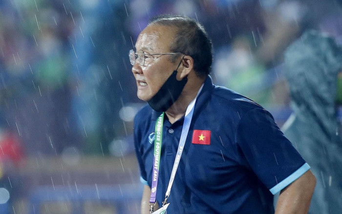 Clip ông Park đi vào, 6 cầu thủ U23 Việt Nam ở lại tập sau trận hoà Philippines Ảnh 2