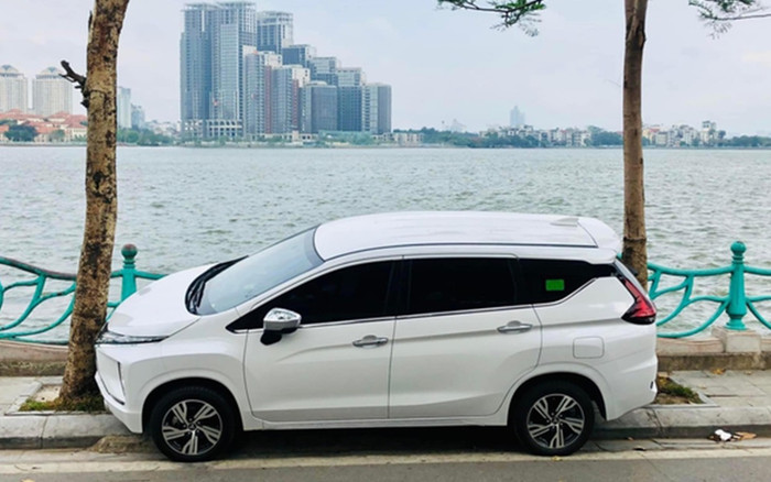 Màn đỗ xe 'gây lú' ở Hồ Tây: Cư dân mạng muốn một lần được diện kiến 'cao nhân' Ảnh 2