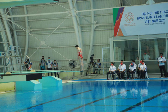 Môn nhảy cầu đã diễn ra ngày thi đầu tiên tại Cung thể thao dưới nước, Hà Nội, với 2 nội dung chung kết đơn nữ cầu mềm một m và đôi nam cầu mềm 3 m.