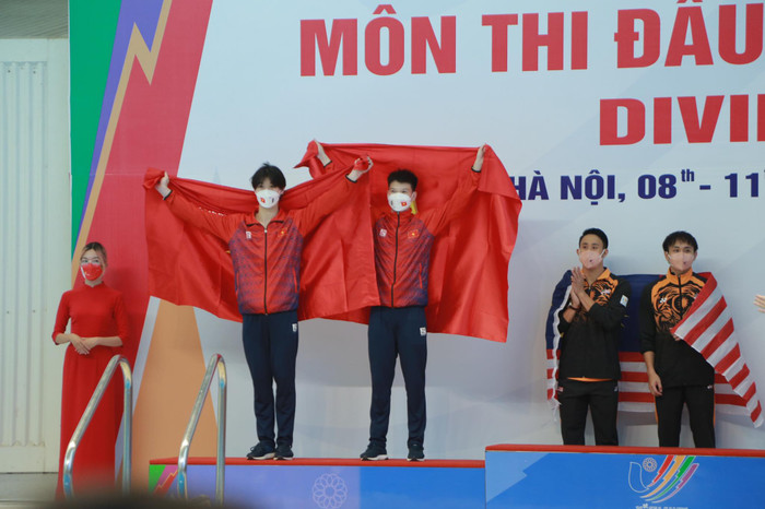  Ở phần thi này, Nguyễn Tùng Dương/ Phương Thế Anh của Việt Nam đã giành Huy chương Bạc với tổng điểm 305.64. Huy chương Vàng thuộc về Chew Yi Wei/ Ooi Tze Liang của Malaysia.