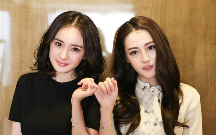 Rộ tin Dương Mịch và 'gà nhà' Địch Lệ Nhiệt Ba đóng phim cùng nhau, Lý Dịch Phong cũng góp vui? Ảnh 2