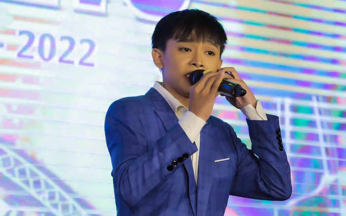 Xôn xao clip Hồ Văn Cường hát một đằng, nhạc một nẻo, netizen mỉa mai: 'Thần đồng âm nhạc đây sao?' Ảnh 2