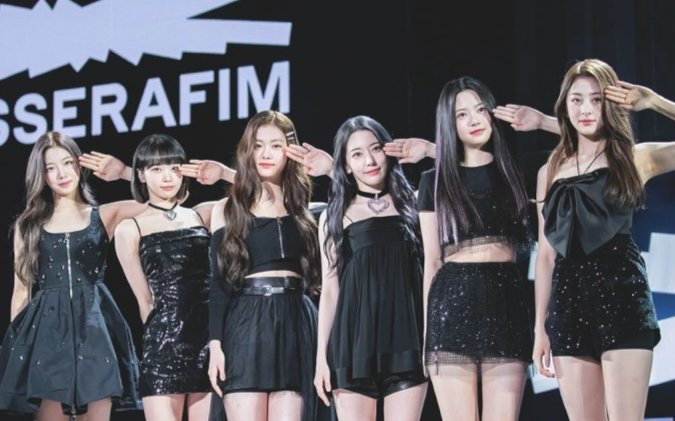 Mặc ồn ào bạo lực của thành viên, 'em gái BTS' LE SSERAFIM vẫn phá kỷ lục doanh số tuần đầu tiên cao nhất Ảnh 2