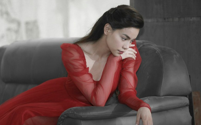 Vội vàng di chuyển đi hát nhưng fan lại quá nhây, Hồ Ngọc Hà có phản ứng cực dễ thương! Ảnh 2