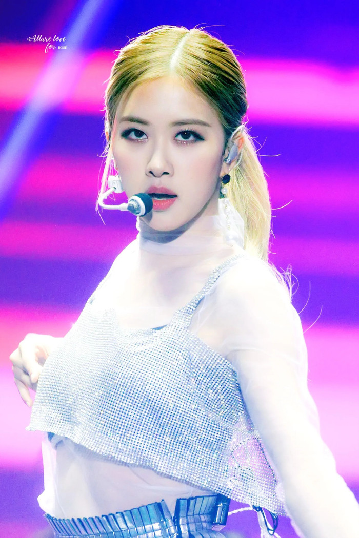 Rosé (BlackPink) và những lần xử lý sự cố sân khấu không mượt đời không nể Ảnh 7