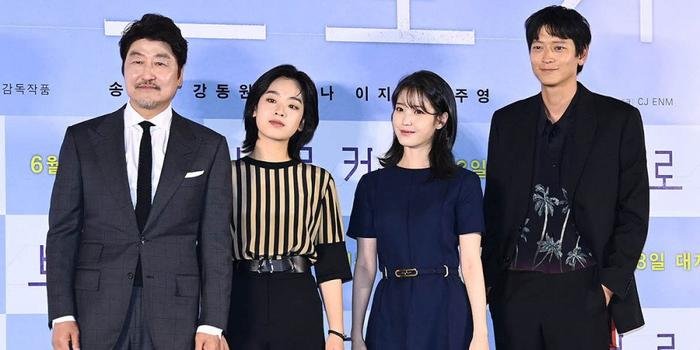 IU 'chặt đẹp' nữ phụ Itaewon Class trong họp báo phim mới Ảnh 2