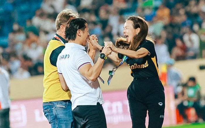 Madam Pang giải cứu Polking ở sân Thiên Trường: Nể phục 'người đàn bà thép' của Thái Lan! Ảnh 2