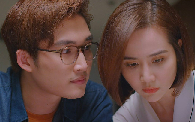 Thương Ngày Nắng Về 2: Khán giả bất ngờ vì cảnh hôn của Huyền Lizzie và Đình Tú là 'tự biên tự diễn' Ảnh 3