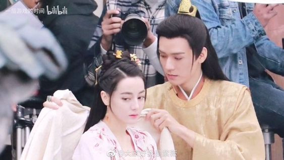 Địch Lệ Nhiệt Ba và Cung Tuấn tương tác ngọt ngào, khán giả lại 'cà khịa' cặp đôi Thả Thí Thiên Hạ Ảnh 2