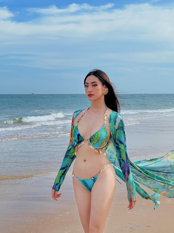 Lương Thùy Linh khiến fan 'xịt máu mũi' với vóc dáng đẹp như thiên thần nội y Ảnh 7