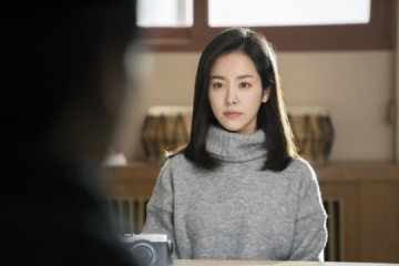 Diễn viên Hàn vào vai khiếm thị trên phim: Song Hye Kyo 'lép vế' hoàn toàn trước đàn em Han Ji Min Ảnh 3