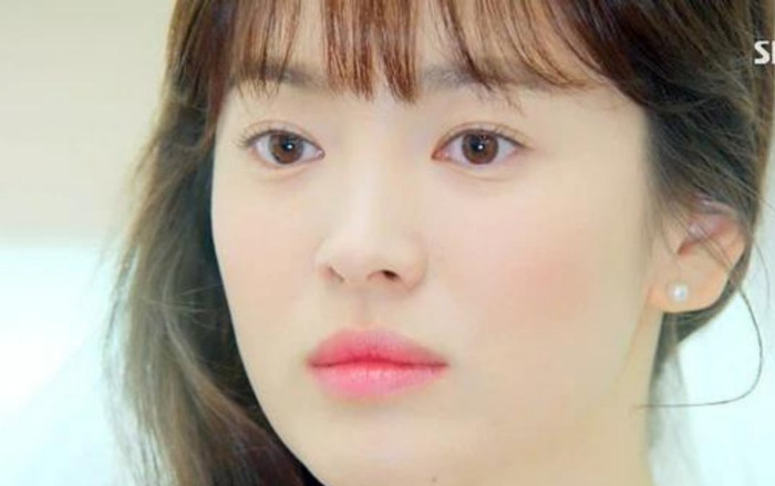 Diễn viên Hàn vào vai khiếm thị trên phim: Song Hye Kyo 'lép vế' hoàn toàn trước đàn em Han Ji Min Ảnh 2