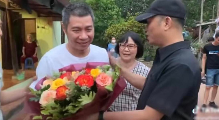 Đây là một vai diễn hài kịch và cũng là vai diễn đầu tiên sau một thời gian dài nam nghệ sĩ nghỉ dưỡng bệnh.