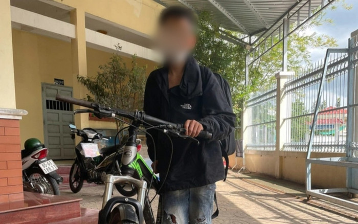 Bé trai 13 tuổi đạp xe hơn 200km thăm bạn gái quen trên mạng vì: 'Bạn còn thiếu con 160 nghìn' Ảnh 2