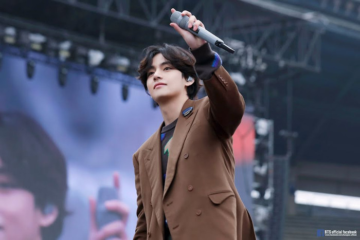 V (BTS) đã nhá hàng giai điệu hẳn 2 bài hát mới toanh khiến fandom nháo nhào.