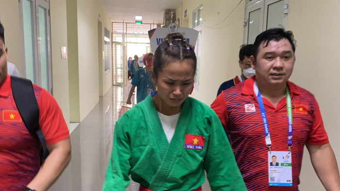 Vừa giành HCV SEA Games 31, Tô Thị Trang đau đớn đón tin bố vừa qua đời vào sáng hôm nay.