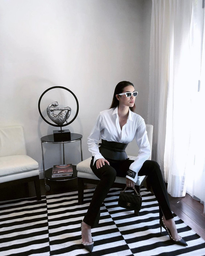 Mẫu túi Chanel của Phạm Hương rơi vào khoảng 150 triệu đồng.