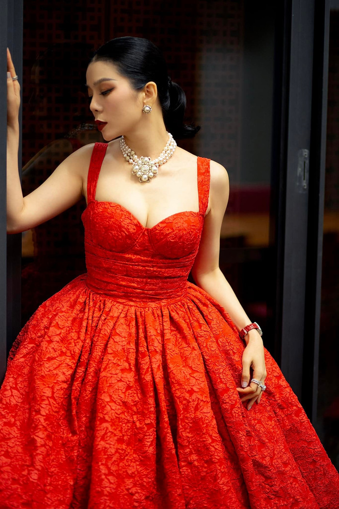 Lệ Quyên đã lên tiếng giữa ồn ào clip so sánh giọng hát sau 10 năm.