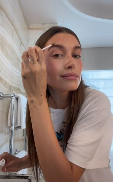 Hailey vốn nổi tiếng với biểu cảm lạnh lùng và thần thái bí ẩn