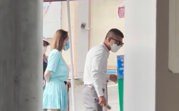 Nghi vấn Lương Bằng Quang hộ tống Ngân 98 đến bệnh viện phụ sản: 'Đi khám thai hay xin giống đây?' Ảnh 2