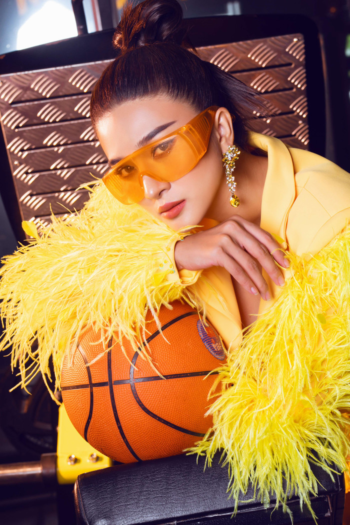 Kim Tuyến chia sẻ, cô và ê-kíp đã lựa chọn 10 bộ môn thi đấu tại SEA Games 31 để lấy cảm hứng thực hiện bộ ảnh