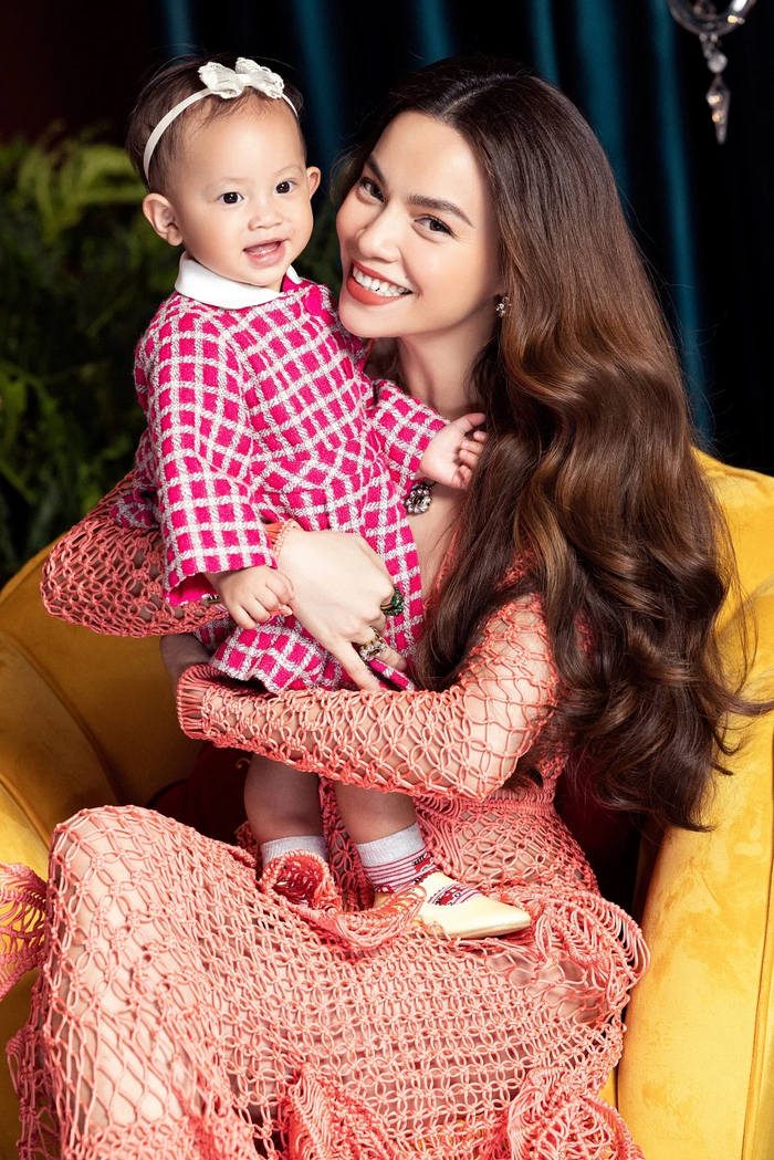 Hồ Ngọc Hà nhận cái kết 'sượng trân' khi rủ bé Lisa song ca.