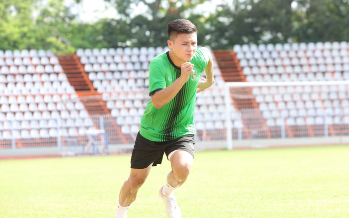 Quang Hải khổ luyện một mình trong màu áo CLB Cần Thơ giữa trời nắng: Ai xem cũng… thương Ảnh 2