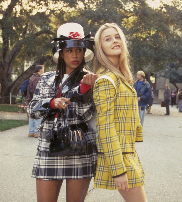 Những bộ quần áo kẻ sọc của 'Clueless (1995) chưa bao giờ bị đánh giá là lỗi thời. Bộ phim đã phát hành gần hai thập kỷ nhưng nhiều người vẫn mặc bộ đồ kẻ sọc màu vàng nổi tiếng vào dịp Halloween để tái hiện lại diện mạo của Cher.