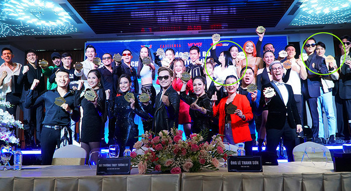 Cả hai cùng xuất hiện tại buổi họp báo The Champion nhưng 'ngó lơ' nhau.