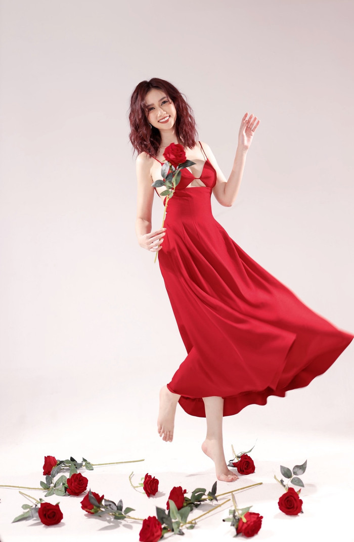 Hình ảnh được Hương Giang đăng kèm thông báo chuyện tình cảm đã kết thúc