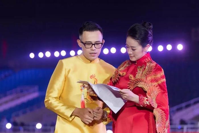 MC Phí Linh - người cầm trịch trong Lễ khai mạc SEA Games 31 nhận 'cơn mưa lời khen' từ khán giả Ảnh 4