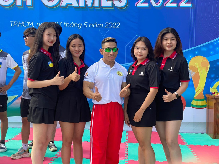 Lực sĩ U50 tập cùng Angela Phương Trinh lập kỷ lục SEA Games 31 Ảnh 1