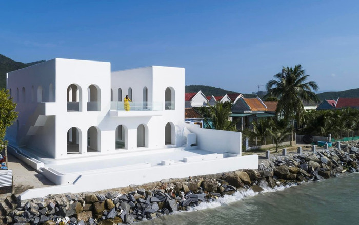 Phan Như Thảo khoe biệt thự view biển mới xây có kiến trúc độc lạ như một toà lâu đài Ảnh 2