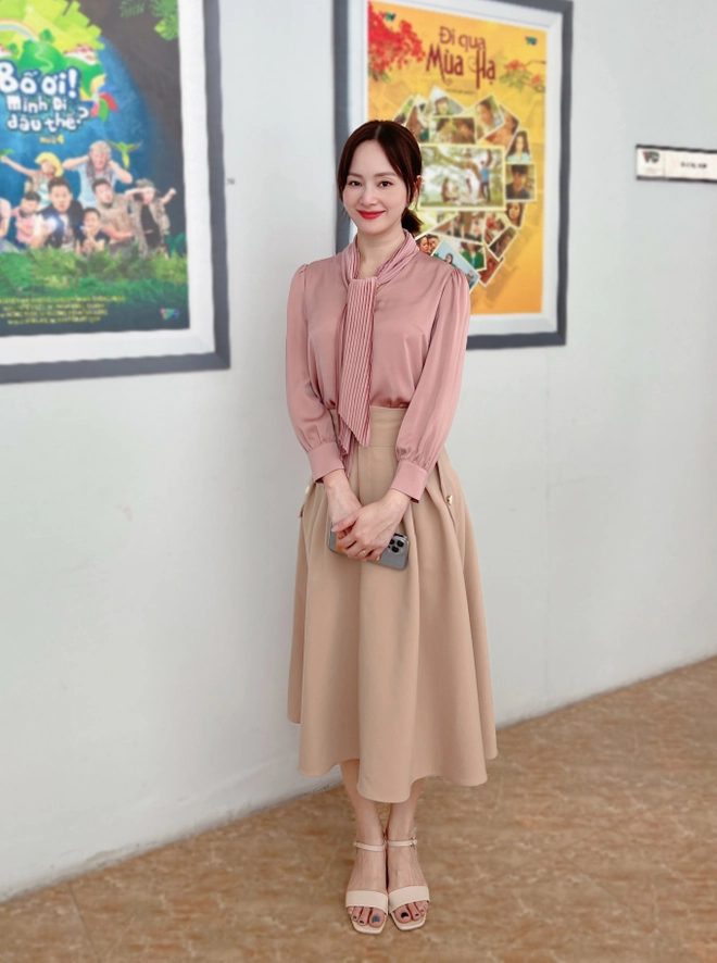 So kè thời trang của Lan Phương và Huyền Lizzie trong 'Thương ngày nắng về' Ảnh 14